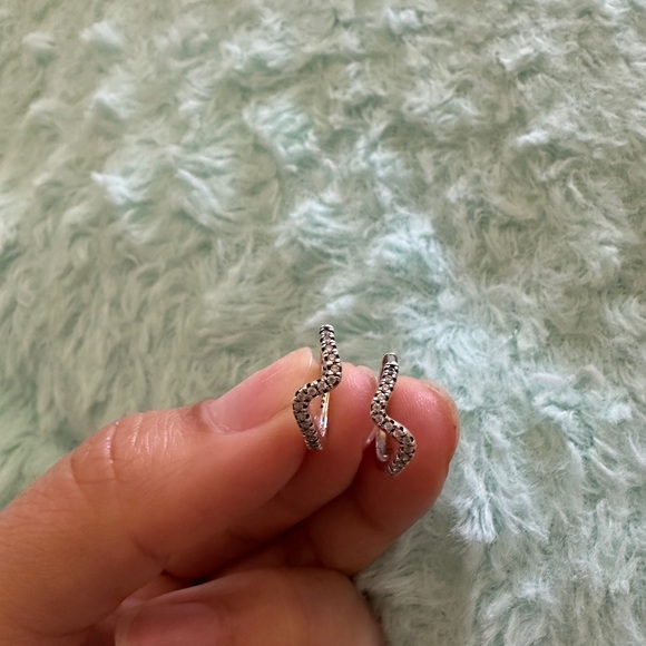 Pandora Sparkling Wave Hoop Earrings - Picture 4 of 5